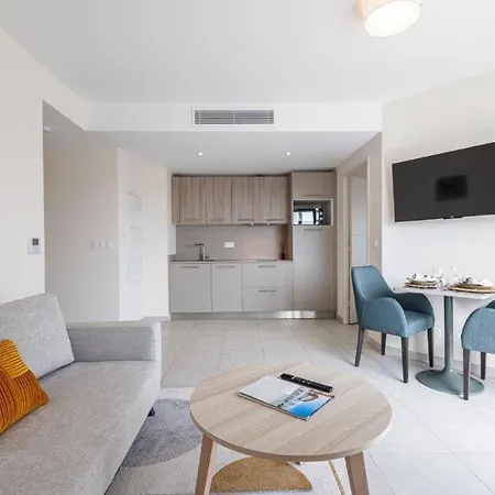 Курортный комплекс Senior Marina Bay