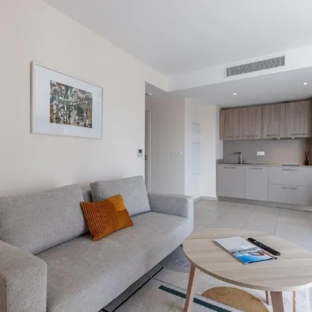 Курортный комплекс Senior Marina Bay