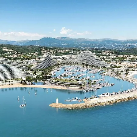 Senior Marina Bay Курортный комплекс Вильнёв-Лубе